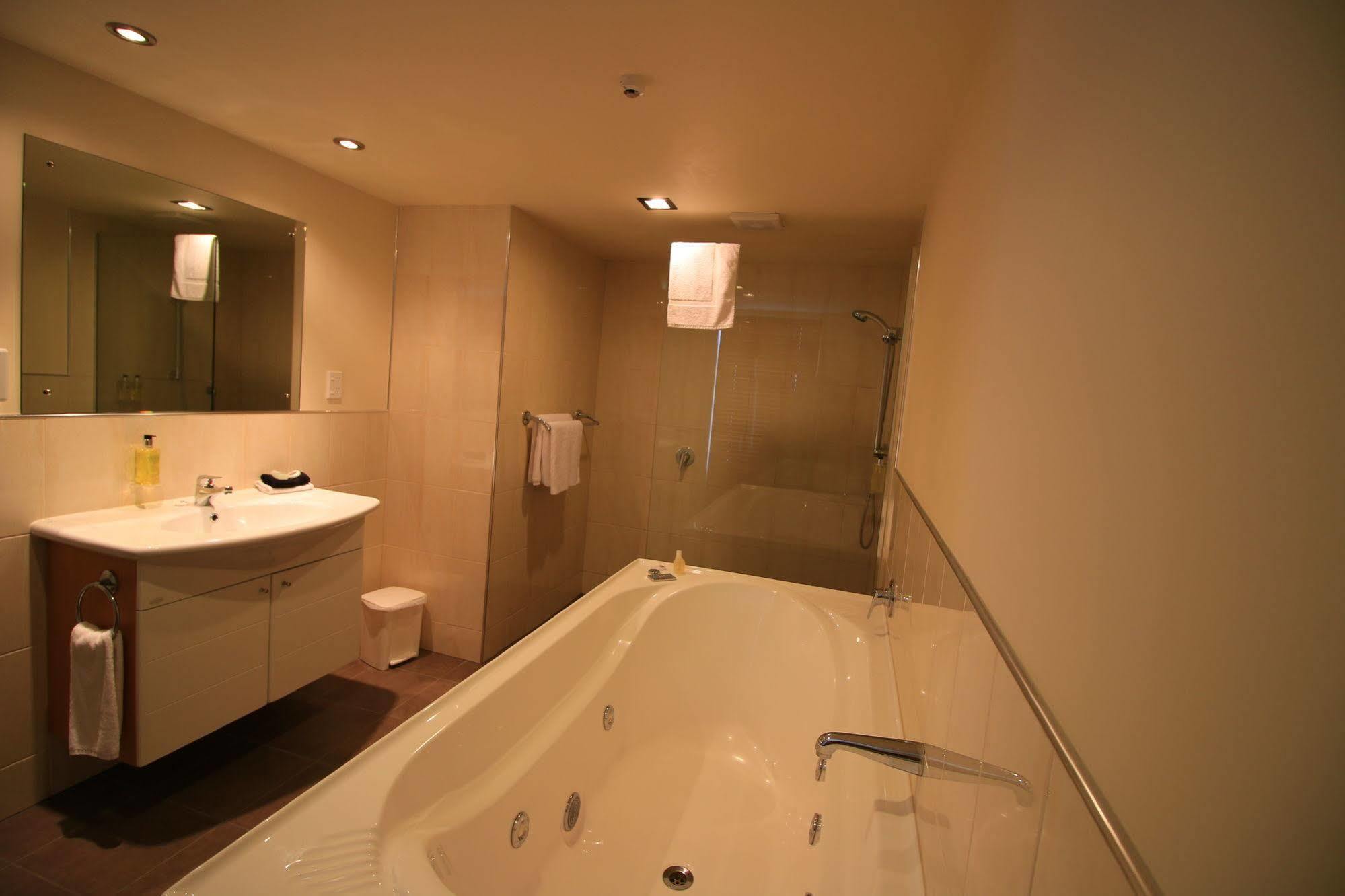 Fitzherbert Regency Motor Lodge Palmerston North Buitenkant foto